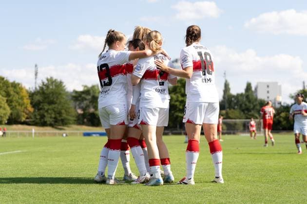 VfB Stuttgart cheers with Leonie Kopp VFB Stuttgart Women, 13 , Linette Hofmann VFB Stuttgart Women, 02 , Jana Spengler VFB Stuttgart Women, 18 , GER, VfB Stuttgart Women vs FC Bayern Muenchen Women II, Football, 2 Womens Bundesliga, 1 Matchday, Season 2025 2026, 24 08 2025, GER, VfB Stuttgart Women vs FC Bayern Muenchen Women II, Football, 2 Womens Bundesliga, 1 Matchday, Season 2025 2026, 24 08 2025, Stuttgart Copyright: xEibner-Pressefoto EdwardxCheungx EP_ECG