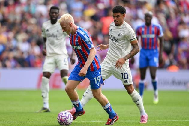 Crystal Palace v Nottingham Forest - Premier League Will Hughes of Crystal Palace is under pressure from Morgan Gibbs-White of Nottingham Forest during the Premier League match between Crystal Palace and Nottingham Forest at Selhurst Park in London, England, on August 24, 2025. London Greater London United Kingdom  Copyright: xMIxNewsx originalFilename:fletcher-crystalp250824_npD0N.jpg