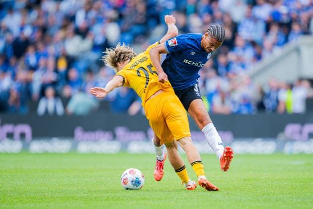 24 08 2025 Soccer, 2025 2026, 2 Bundesliga, 3 Matchday, DSC Arminia Bielefeld SG Dynamo Dresden L R Jonas Oehmichen Dresden , Joel Felix Bielefeld DFL REGULATIONS PROHIBIT ANY USE OF PHOTOGRAPHS AS IMAGE SEQUENCES AND OR QUASI VIDEO