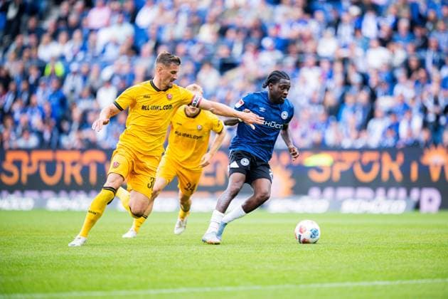 24 08 2025 Soccer, 2025 2026, 2 Bundesliga, 3 Matchday, DSC Arminia Bielefeld SG Dynamo Dresden L R Stefan Kutschke Dresden , Benjamin Boakye Bielefeld DFL REGULATIONS PROHIBIT ANY USE OF PHOTOGRAPHS AS IMAGE SEQUENCES AND OR QUASI VIDEO