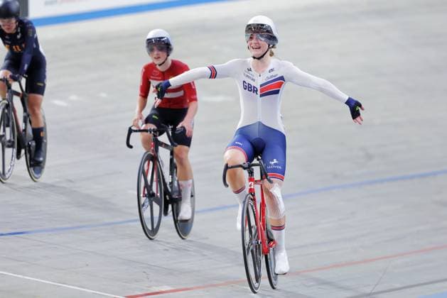 2025 UCI Junior Track World Championships Picture by Alex Whitehead SWpix.com - 24 08 2025 - Cycling - 2025 UCI Junior Track World Championships - Omnisport, Apeldoorn, Netherlands - Women Madison Final - Erin Boothman (Great Britain) celebrates the wining gold Omnisport Apeldoorn Netherlands Copyright: x xSWpix.comx(t axPhotographyxHubxLtd)xAlexxWhitehead SWpix.comx SWP-3065-0027