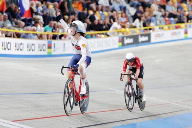2025 UCI Junior Track World Championships Picture by Alex Whitehead SWpix.com - 24 08 2025 - Cycling - 2025 UCI Junior Track World Championships - Omnisport, Apeldoorn, Netherlands - Women Madison Final - Erin Boothman (Great Britain) celebrates the wining gold Omnisport Apeldoorn Netherlands Copyright: x xSWpix.comx(t axPhotographyxHubxLtd)xAlexxWhitehead SWpix.comx SWP-3065-0032