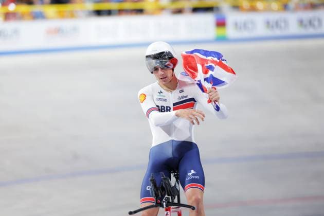2025 UCI Junior Track World Championships Picture by Alex Whitehead SWpix.com - 24 08 2025 - Cycling - 2025 UCI Junior Track World Championships - Omnisport, Apeldoorn, Netherlands - Men Kilo Time Trial Final - Henry Hobbs (Great Britain) celebrates winning gold Omnisport Apeldoorn Netherlands Copyright: x xSWpix.comx(t axPhotographyxHubxLtd)xAlexxWhitehead SWpix.comx SWP-3065-0046