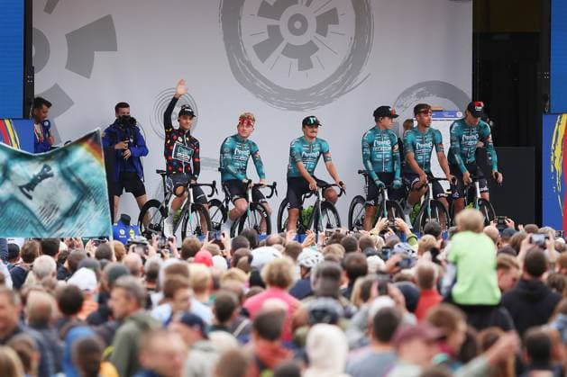 Halle Saale , Saxony-Anhalt, Germany, 24 08 2025 Marketplace Lidl Deutschland Tour 2025 4th stage Halle Saale Magdeburg Rembe Pro Cycling Team Sauerland, Miguel Heidemann waves to the audience Copyright: xdtsxNachrichtenagenturx dts_78693