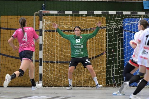 Kerstin Sander TG Nuertingen, 53 in goal against Lois van Vliet TusSies Metzingen, 04 TG Nuertingen vs TusSies Metzingen, Handball, DHB Pokal, 1 round, season 2025 2026, 24 08 2025 TG Nuertingen vs TusSies Metzingen, Handball, DHB Pokal, 1 round, season 2025 2026, 24 08 2025 Nuertingen Copyright: xEibner-Pressefoto TobiasxBaurx EP_TBR