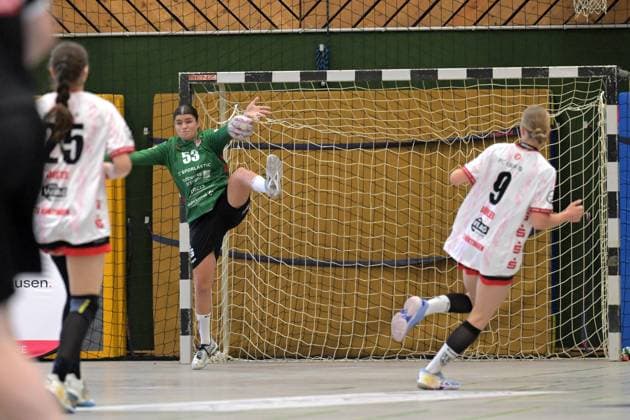 Kerstin Sander TG Nuertingen, 53 in goal TG Nuertingen vs TusSies Metzingen, Handball, DHB Pokal, 1 round, season 2025 2026, 24 08 2025 TG Nuertingen vs TusSies Metzingen, Handball, DHB Pokal, 1 round, season 2025 2026, 24 08 2025 Nuertingen Copyright: xEibner-Pressefoto TobiasxBaurx EP_TBR