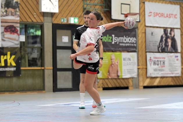 Lisa Fuchs TG Nuertingen, 24 TG Nuertingen vs TusSies Metzingen, handball, DHB Cup, 1 round, season 2025 2026, 24 08 2025 TG Nuertingen vs TusSies Metzingen, handball, DHB Cup, 1 round, season 2025 2026, 24 08 2025 Nuertingen Copyright: xEibner-Pressefoto TobiasxBaurx EP_TBR