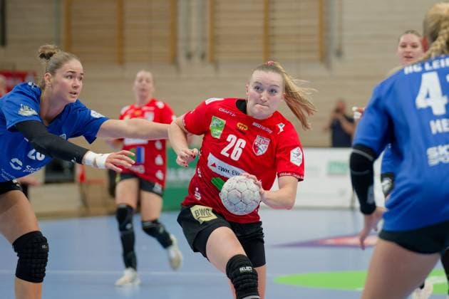 Marlene Tucholke Leipzig, 23 , Cara Reuthal Halle, 26 , SV Union Halle Neustadt HC Leipzig, Handball Frauen, DHB Pokal, 1 Runde, Saison 2025 26, 24 08 2025 Halle SWH Arena Sachsen Anhalt Germany