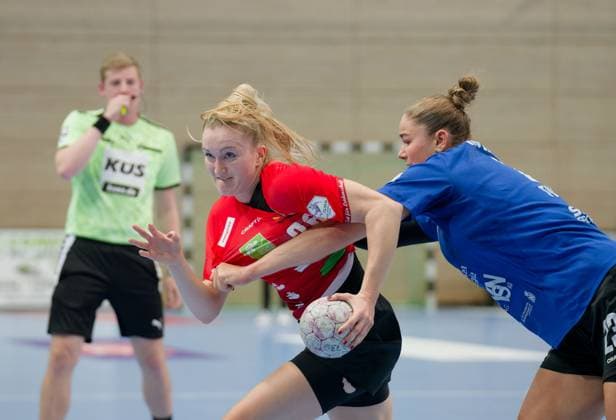 Cara Reuthal Halle, 26 , Marlene Tucholke Leipzig, 23 , SV Union Halle Neustadt HC Leipzig, Handball Frauen, DHB Pokal, 1 Runde, Saison 2025 26, 24 08 2025 Halle SWH Arena Sachsen Anhalt Germany