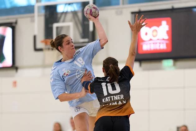 Jump shot Denise Mol TSV Bayer 04 Leverkusen, 19 GER, VfL Waiblingen TSV Bayer 04 Leverkusen, handball, DHB Pokal, 1 round, women, 2025, 24 08 2025 GER, VfL Waiblingen TSV Bayer 04 Leverkusen, handball, DHB Pokal, 1 round, women, 2025, 24 08 2025 Waiblingen Copyright: xEibner-Pressefoto GeraldxOelze-dexStoppanyx EP-ODS