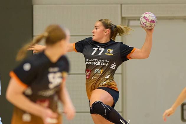 Jump shot Maren Beatrice Keil VfL Waiblingen, 77 GER, VfL Waiblingen TSV Bayer 04 Leverkusen, Handball, DHB Pokal, 1 round, Women, 2025, 24 08 2025 GER, VfL Waiblingen TSV Bayer 04 Leverkusen, Handball, DHB Pokal, 1 round, Women, 2025, 24 08 2025 Waiblingen Copyright: xEibner-Pressefoto GeraldxOelze-dexStoppanyx EP-ODS