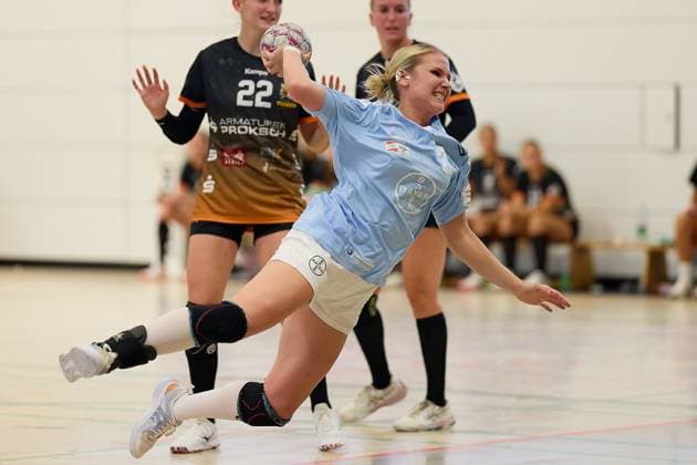 Jump shot Annika Ingenpass TSV Bayer 04 Leverkusen, 02 GER, VfL Waiblingen TSV Bayer 04 Leverkusen, Handball, DHB Pokal, 1 round, Women, 2025, 24 08 2025 GER, VfL Waiblingen TSV Bayer 04 Leverkusen, Handball, DHB Pokal, 1 round, Women, 2025, 24 08 2025 Waiblingen Copyright: xEibner-Pressefoto GeraldxOelze-dexStoppanyx EP-ODS