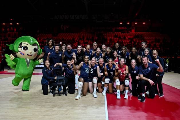 USA v Argentina - FIVB Women s Volleyball World Championship, WM, Weltmeisterschaft NAKHON RATCHASIMA, THAILAND - AUGUST 24: Players of USA celebrate after winning the FIVB Women s Volleyball World Championship match between USA and Argentina at Korat Chatchai Hall in Nakhon Ratchasima, Thailand on August 24, 2025. Mustafa Hatipoglu Anadolu Nakhon Ratchasima Thailand. Editorial use only. Please get in touch for any other usage.  Copyright: x2025xAnadoluxMustafaxHatipoglux