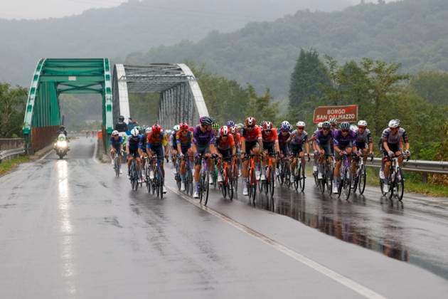 The pack competes in the second stage of 80th Vuelta a Espana cycling tour in Alba, Italy, 24 August 2025. The stage covers 157 km between Alba and Limone Piemonte. Second stage of Vuelta a Espana tour !ACHTUNG: NUR REDAKTIONELLE NUTZUNG!  Copyright: xJavierxLizonx GRAF2191 20250824-55017728443_1
