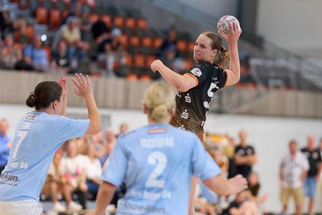 Jump shot Laura Nagy VfL Waiblingen, 56 GER, VfL Waiblingen TSV Bayer 04 Leverkusen, Handball, DHB Pokal, 1 round, Women, 2025, 24 08 2025 GER, VfL Waiblingen TSV Bayer 04 Leverkusen, Handball, DHB Pokal, 1 round, Women, 2025, 24 08 2025 Waiblingen Copyright: xEibner-Pressefoto GeraldxOelze-dexStoppanyx EP-ODS