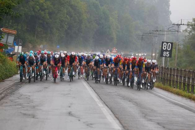 The pack competes in the second stage of 80th Vuelta a Espana cycling tour in Alba, Italy, 24 August 2025. The stage covers 157 km between Alba and Limone Piemonte. Second stage of Vuelta a Espana tour !ACHTUNG: NUR REDAKTIONELLE NUTZUNG!  Copyright: xJavierxLizonx GRAF2192 20250824-55017728444_1