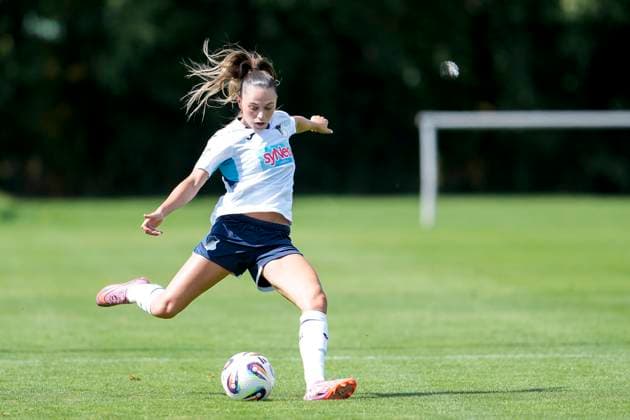 Jill Janssens TSG, 9 , on the ball, cropped, full body, single image, single photo, action, action, 24 08 2025, Sankt Leon Rot Germany , football, women, test match, TSG 1899 Hoffenheim 1 FC Nürnberg, 24 08 2025, Sankt Leon Rot Germany , football, women, test match, TSG 1899 Hoffenheim 1 FC Nürnberg, DFB DFL REGULATIONS PROHIBIT ANY USE OF PHOTOGRAPHS AS IMAGE SEQUENCES AND OR QUASI VIDEO xozx