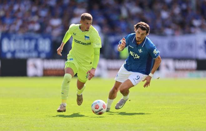 24 08 2025, xdcx, Soccer 2 Bundesliga, SV Darmstadt 98 Hertha BSC Berlin, emonline, emspor, despor, v l , Michael Cuisance Hertha BSC Berlin , Fraser Hornby SV Darmstadt 98 DFL DFB REGULATIONS PROHIBIT ANY USE OF PHOTOGRAPHS AS IMAGE SEQUENCES AND OR QUASI VIDEO Copyright: HMBxMedia Claus