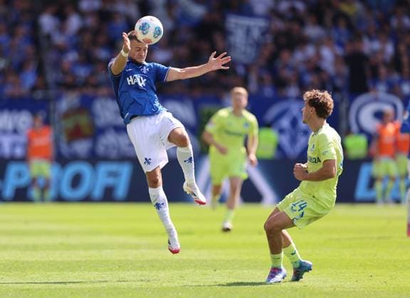 24 08 2025, xdcx, Soccer 2 Bundesliga, SV Darmstadt 98 Hertha BSC Berlin, emonline, emspor, despor, v l , Fabian Nürnberger SV Darmstadt 98 , Maurice Krattenmacher Hertha BSC Berlin DFL DFB REGULATIONS PROHIBIT ANY USE OF PHOTOGRAPHS AS IMAGE SEQUENCES AND OR QUASI VIDEO Copyright: HMBxMedia Claus