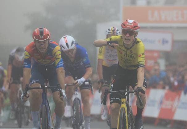 La Vuelta 25 - UCI Pro Tour Cycling Race Pierre Teyssot MAXPPP ; La Vuelta 25 - UCI Pro Tour Cycling Race. Limone Piemonte, Italy on August 24, 2025. 80th edition of the Spanish Cycling Tour, Stage 2 from Alba to Limone Piemonte 159.6 km in Italy. Jonas Vingegaard Jumbo-Lease a bike wins the stage and takes the Red Leader Jersey. Giulio Ciccone (ITA), David Gaudu (FRA) and Jonas Vingegaard (DEN) (r) Pierre Teyssot Maxppp Limone Piemonte Piedmont Italy  Copyright: xMAXPPPxPierrexTeyssotx TEP66247 TEP66247