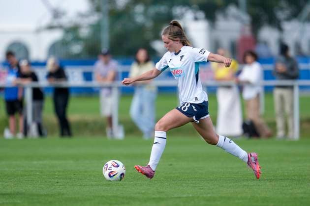 Valesca Ampoorter TSG, 18 , on the ball, cropped, full body, single image, single photo, action, action, 24 08 2025, Sankt Leon Rot Germany , football, women, test match, TSG 1899 Hoffenheim 1 FC Nürnberg, 24 08 2025, Sankt Leon Rot Germany , football, women, test match, TSG 1899 Hoffenheim 1 FC Nürnberg, DFB DFL REGULATIONS PROHIBIT ANY USE OF PHOTOGRAPHS AS IMAGE SEQUENCES AND OR QUASI VIDEO xozx