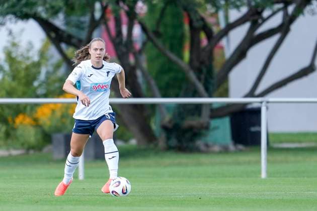 Jamilla Sofia Rankin TSG, 5 , on the ball cropped, full body, single image, single photo, action, action, 24 08 2025, Sankt Leon Rot Germany , football, women, test match, TSG 1899 Hoffenheim 1 FC Nürnberg, 24 08 2025, Sankt Leon Rot Germany , football, women, test match, TSG 1899 Hoffenheim 1 FC Nürnberg, DFB DFL REGULATIONS PROHIBIT ANY USE OF PHOTOGRAPHS AS IMAGE SEQUENCES AND OR QUASI VIDEO xozx