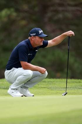 The Ally Challenge GRAND BLANC,MICHIGAN-AUGUST 24: Soren Kjeldsen of Denmark lines up his putt on the first green during the final round of The Ally Challenge presented by McLaren at Warwick Hills Golf & Country Club, Grand Blanc, MI, USA Sunday, August 24, 2025. Grand Blanc Michigan United States  Copyright: xAmyxLemusx originalFilename:lemus-theallyc250824_np3ar.jpg