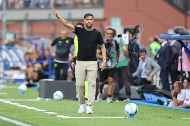 ComoÕs Como 1907 s head coach Cesc Fabregas during the Serie A soccer match between Como and Lazio at the G Sinigaglia Stadium in Como north Italy - Sunday, August 24 2025. - Soccer .  Copyright: xAntonioxSaia LaPressex