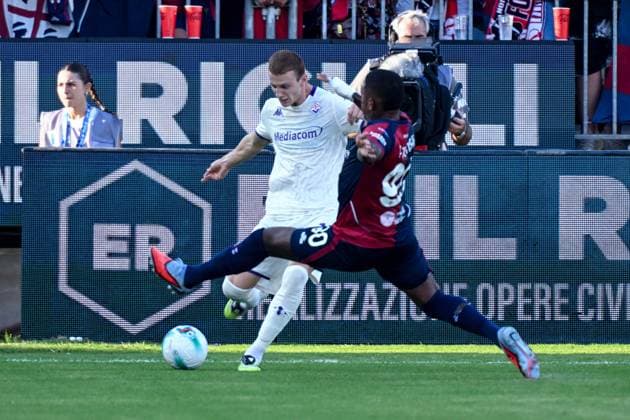 Fußball, Italien, Cagliari Calcio - AC Florenz Fiorentina s Pietro Comuzzo in action during the Serie A soccer match between Cagliari Calcio and Fiorentina at the Unipol Domus in Cagliari, Sardinia - Sunday, 24 august 2025. - Soccer  Copyright: x Â®xGianlucaxZuddas LaPressex