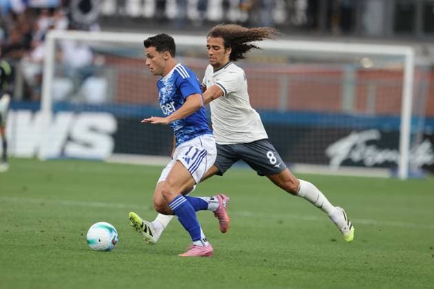 ComoÕsComo 1907 s Anastasios Douvikas SS Lazio s Matteo Guendouzi during the Serie A soccer match between Como and Lazio at the G Sinigaglia Stadium in Como north Italy - Sunday, August 24 2025. - Soccer .  Copyright: xAntonioxSaia LaPressex