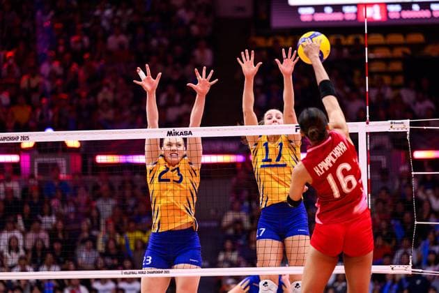 250824 Elsa Arrestad and Anna Haak of Sweden during the women s volleyball world championship match between Thailand and Sweden on August 24, 2025 in Bangkok Photo Kaikungwon Duanjumroon BILDBYRAN code XY XY0072 volleyball volleyball women vm thailand sverige bbeng  Copyright: KaikungwonxDuanjumroon BB250824ZU007