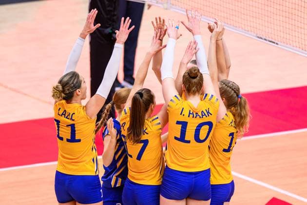 250824 Players of Sweden celebrate during the women s volleyball world championship match between Thailand and Sweden on August 24, 2025 in Bangkok Photo Kaikungwon Duanjumroon BILDBYRAN code XY XY0072 volleyball volleyball women vm thailand sverige bbeng jubel  Copyright: KaikungwonxDuanjumroon BB250824ZR008