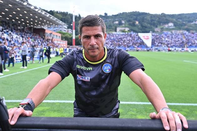Referee Gianluca Manganiello participates in the first day of the Serie A Championship between Como 1907 and S.S. Lazio at the Giuseppe Sinigaglia Stadium on August 24, 2025 in Como, Italy.  Copyright: xDomenicoxCippitelli IPAxSportx xipa-agency.netx xx IPA_63153588 IPA_Agency_IPA63153588