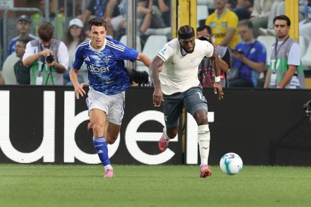 ComoÕsComo 1907 s Anastasios Douvikas Lazio Nuno Tavares during the Serie A soccer match between Como and Lazio at the G Sinigaglia Stadium in Como north Italy - Sunday, August 24 2025. - Soccer .  Copyright: xAntonioxSaia LaPressex