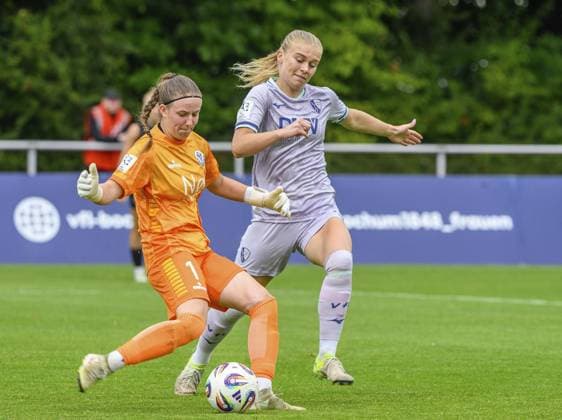 Womens 2 Bundesliga VfL Bochum vs VfR SW Warbeyen 1945 FOR EDITORIAL PURPOSES ONLY p Cecilia Way, right, plays for VfL Bochum women in Bochum on Sunday, 24 08 2025 VfL Bochum vs VfR SW Warbeyen 1945 Germany NRW Bochum in the Womens 2 Bundesliga Copyright RainerxRaffalski Copyright: RainerxRaffalski doc823bd3ufhq910y66690s ,EDITORIAL USE ONLY Copyright: RainerxRaffalski