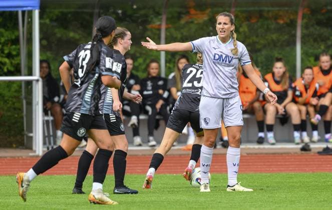 Womens 2 Bundesliga VfL Bochum vs VfR SW Warbeyen 1945 FOR EDITORIAL PURPOSES ONLY p Dörthe Hoppius, right, plays for VfL Bochum women in Bochum on Sunday, 24 08 2025 VfL Bochum vs VfR SW Warbeyen 1945 Germany NRW Bochum in the Womens 2 Bundesliga Copyright RainerxRaffalski Copyright: RainerxRaffalski doc823bd6x7gep1gxk3lmwf ,EDITORIAL USE ONLY Copyright: RainerxRaffalski