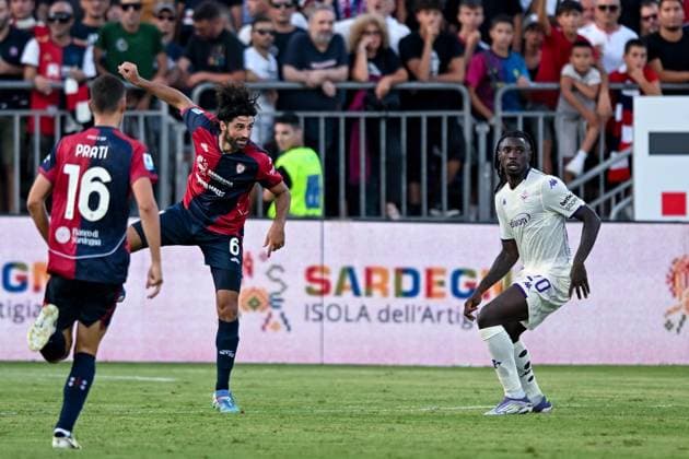 Cagliari s Sebastiano Luperto in action during the Serie A soccer match between Cagliari Calcio and Fiorentina at the Unipol Domus in Cagliari, Sardinia - Sunday, 24 august 2025. - Soccer  Copyright: x Â®xGianlucaxZuddas LaPressex