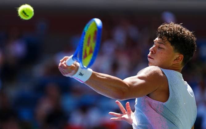 Ben Shelton in first round action 2025 US Open, Day One, USTA Billie Jean King National Tennis Center, New York, USA - 24 Aug 2025New York USTA Billie Jean King National T New York (NY) United States of America  Copyright: xJavierxGarcia Shutterstockx 15451863ad