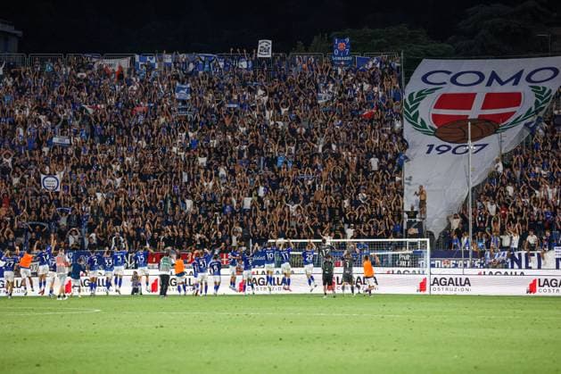 CALCIO - Serie A - Como 1907 vs SS Lazio Como 1907 team and supporter during Como 1907 vs SS Lazio, Italian soccer Serie A match in Como, Italy, August 24 2025 Como Italy  Copyright: xIPAxSport ABACAx