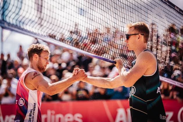 Beach volleyball men Allianz German Beach Tour 2025 Tourstop Berlin 24 08 2025 from l Eric Stadie Seeber and Jonas Reinhardt Handshake after the match Berlin Funkhaus Beach Berlin Germany