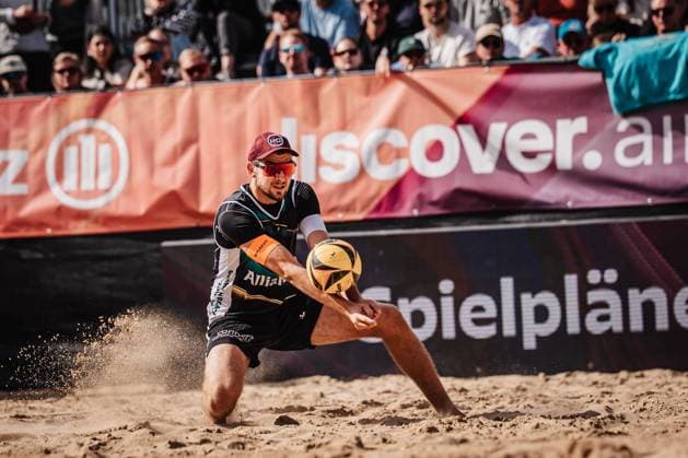 Beach volleyball men Allianz German Beach Tour 2025 Tourstop Berlin 24 08 2025 Benedikt Sagstetter plays the ball Berlin Funkhaus Beach Berlin Germany