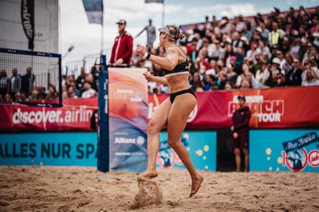 Beach volleyball women Allianz German Beach Tour 2025 Tourstop Berlin 24 08 2025 Melanie Paul cheers Berlin Funkhaus Beach Berlin Germany