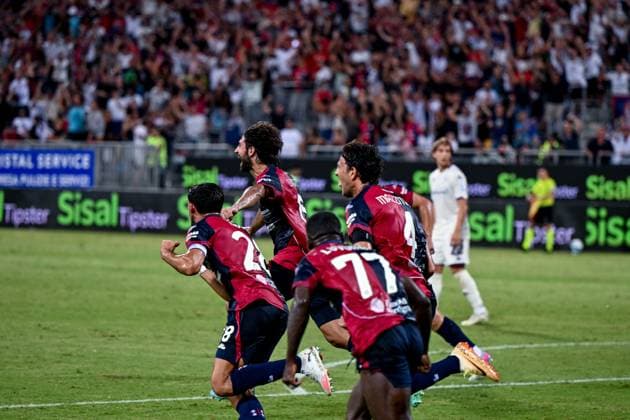 Cagliari s Sebastiano Luperto celebrates after scoring the goal for 1-1 during the Serie A soccer match between Cagliari Calcio and Fiorentina at the Unipol Domus in Cagliari, Sardinia - Sunday, 24 august 2025. - Soccer  Copyright: x Â®xGianlucaxZuddas LaPressex