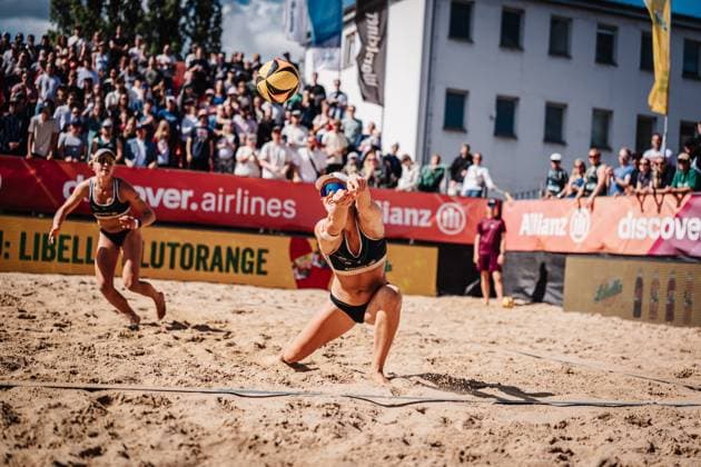 Beach volleyball women Allianz German Beach Tour 2025 Tour stop Berlin 24 08 2025 Lea Kunst takes the ball Berlin Funkhaus Beach Berlin Germany