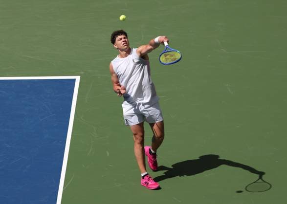 Ben Shelton USA , from above, US Open Championships 2023, USTA Billie Jean King National Tennis Center, Flushing Meadows, New York, USA Copyright: xJuergenxHasenkopfx