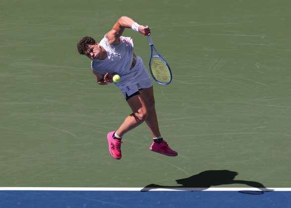 Ben Shelton USA , from above, US Open Championships 2023, USTA Billie Jean King National Tennis Center, Flushing Meadows, New York, USA Copyright: xJuergenxHasenkopfx