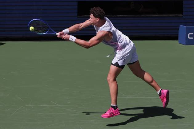 Ben Shelton USA , from above, US Open Championships 2023, USTA Billie Jean King National Tennis Center, Flushing Meadows, New York, USA Copyright: xJuergenxHasenkopfx