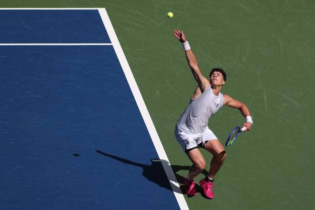 Ben Shelton USA , from above, US Open Championships 2023, USTA Billie Jean King National Tennis Center, Flushing Meadows, New York, USA Copyright: xJuergenxHasenkopfx