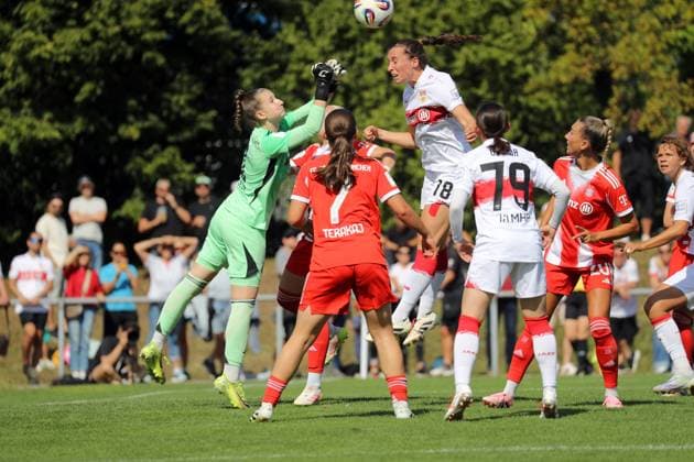 24 08 25 Women VfB Stuttgart FC Bayern Munich II Germany, Stuttgart, 24 08 2025, Soccer, Women, 2 Bundesliga, VfB Stuttgart FC Bayern Munich II 3 0 v l Sophie Klein FC Bayern Munich II , Jana Spengler VfB Stuttgart