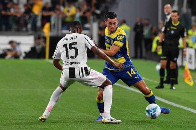 Foto IPP Massimo Rana Torino 24-08-2025 Calcio Campionato di Serie A 2025 2026 Juventus-Parma nella foto pierre kalulu e valeri emanuele Italy Photo Press - World Copyright italy ITALY  Copyright: xR4924_italyphotopressx